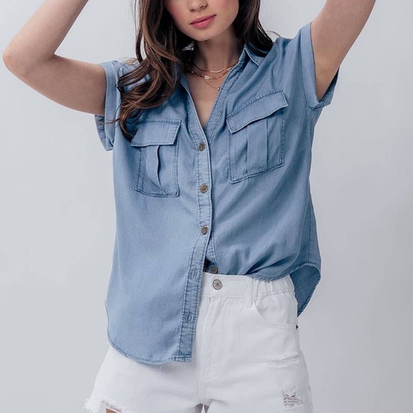 NWT Blue Short Sleeve Button Front Top With Pockets - Picture 2 of 4